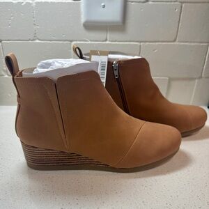 Toms Youth Clare Tan Nubuck Wedge Ankle Boots